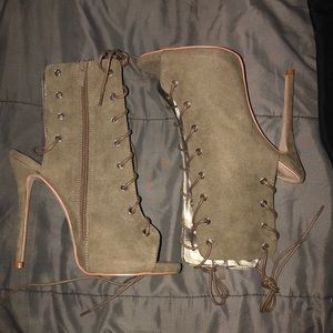 Tie up heel boots